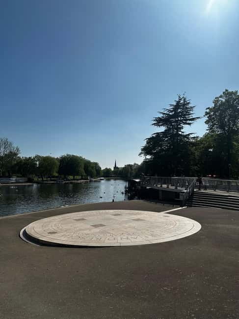 Historic Walk Around Stratford Upon Avon - Tustin’s Tours - Starting beside Stratford’s swan fountain