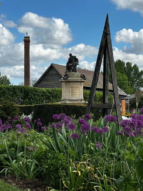 Historic Walk Around Stratford Upon Avon - Tustin’s Tours - Holy Trinity Church and the final resting place