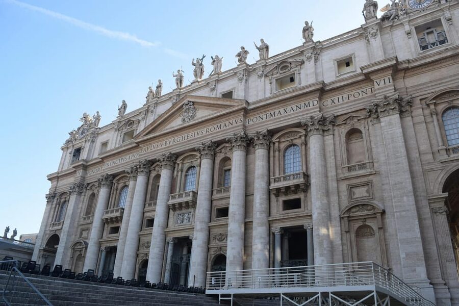 Historical and Spiritual Jorney in Papal Basilicas - The Vatican Grottoes bring the tour underground