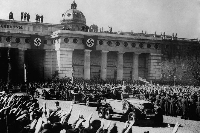 Historical Hitler Walking Tour of Vienna - Hitler and the Academy of Fine Arts