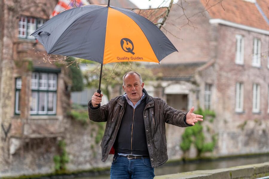 Historical walk in Bruges with local guide. Praline included - Starting at Markt beneath the Belfry