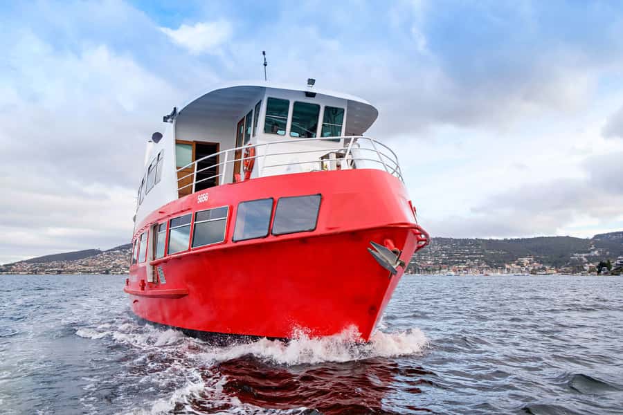 Hobart: Historic Lunch Cruise - Crossing the Derwent toward Bellerive