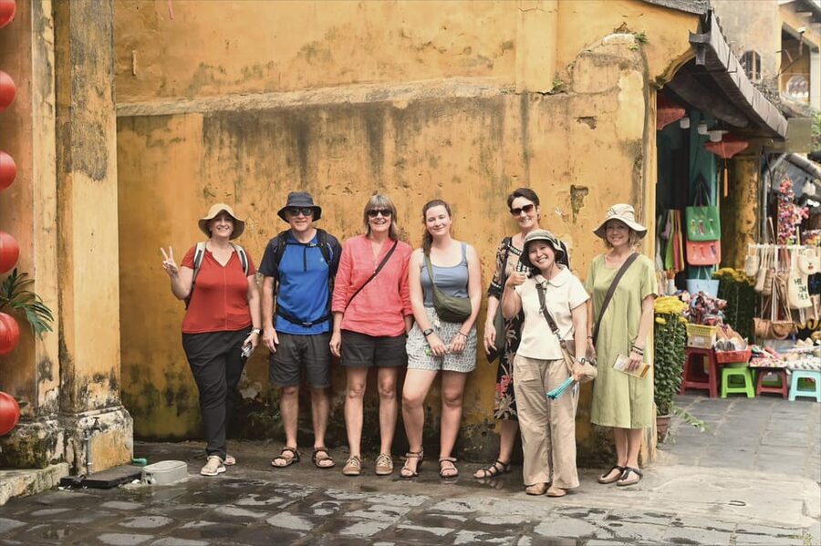Hoi An: Ancient Town Guided Walking Tour - The dumpling stop and local food advice