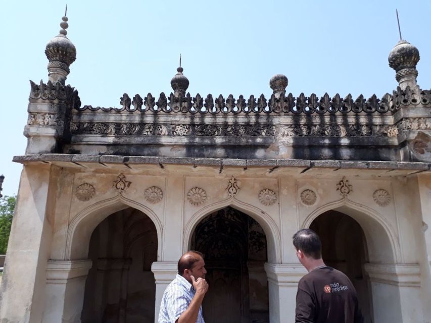 Hyderabad: Heritage Walking Tour of Old City and Charminar - What your guide adds to the walk