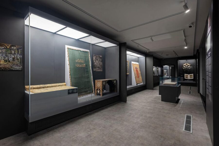 Istanbul: Hagia Sophia History Museum Entry with Audio Guide - Artifacts that connect the displays to the past