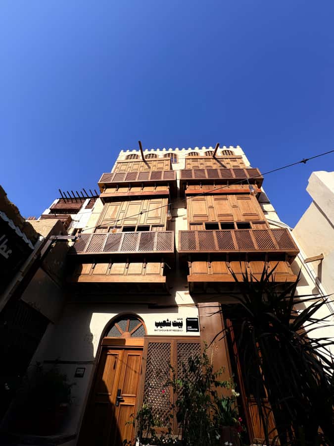 Jeddah: Al-Balad Old Town Historical City Guided Tour - Entering Al-Balad’s old lanes