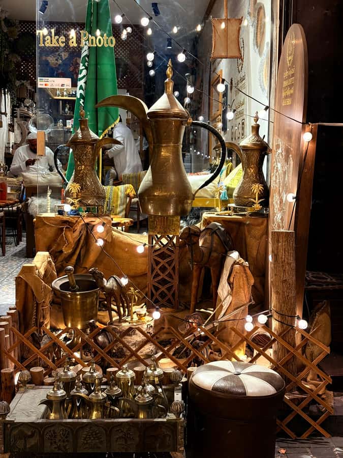 Jeddah: Al-Balad Old Town Historical City Guided Tour - Coffee, food, and local hospitality