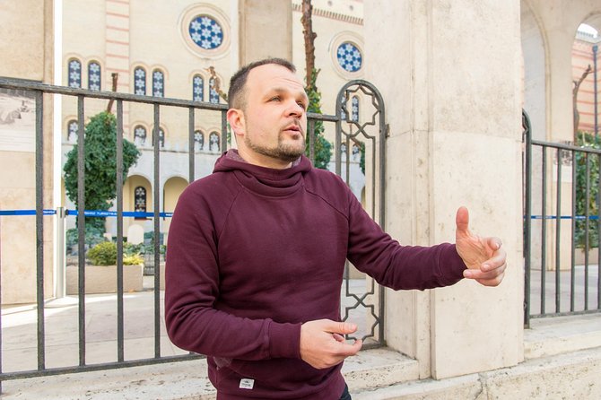 Jewish Heritage in Hungary with a Historian - Starting at Erzsébet tér and entering the story