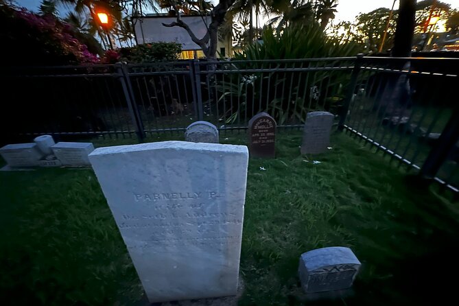 Kailua-Kona Haunted History Walking Ghost Tour - Kamakahonu Beach and unexplained lights