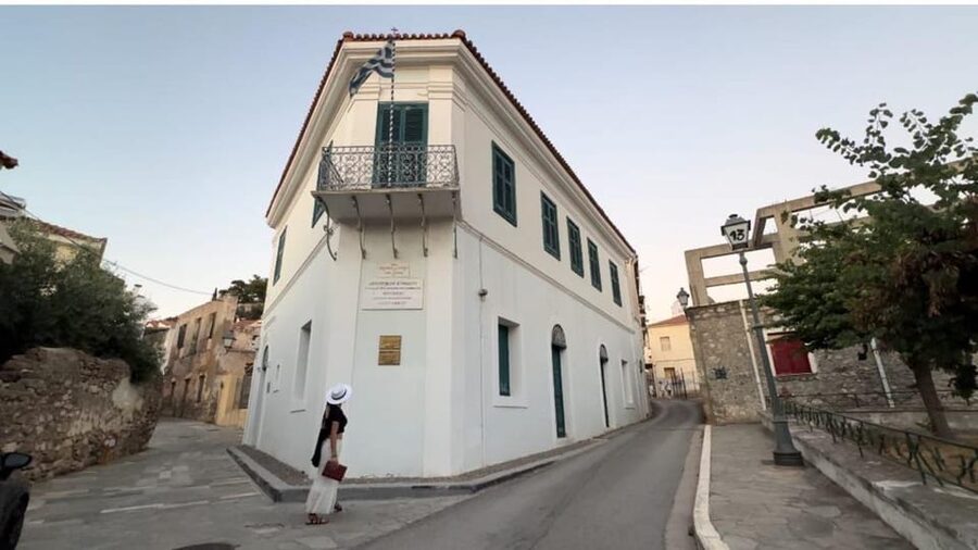 Kalamata : Historical Gossip Tour - Brutal murders, secret scandals, and restless dead