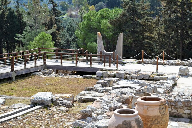 Knossos & Archaeological Museum Shared Guided Tour from Chania - What the small minibus changes
