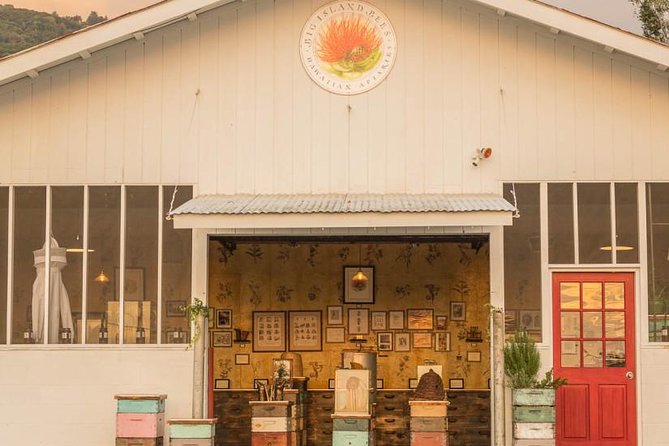 Kona Tour: Bee Farm, Kona Coffee, and National Historical Parks - Big Island Bees and the working farm visit