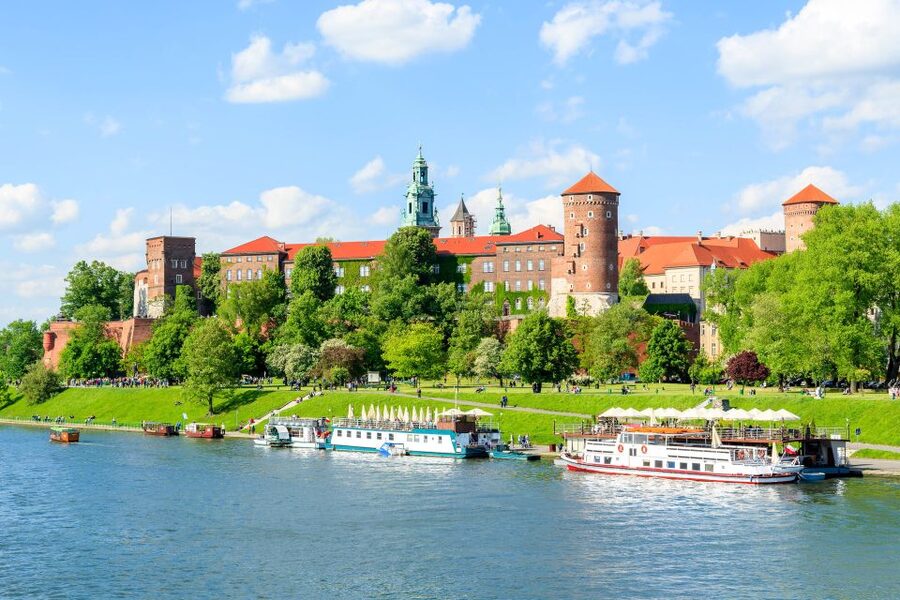 Krakow: Vistula River Cruise with Historical Views - Commentary, language, and the human touch