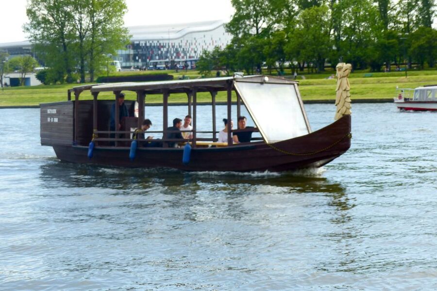 Krakow: Vistula River Cruise with Historical Views - Wawel Castle looks best from the river