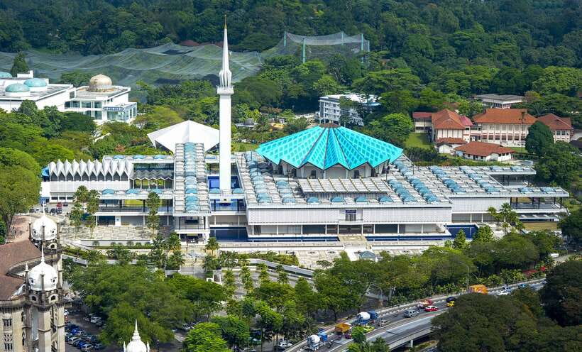Kuala Lumpur: Batu Caves & Historic Buildings Tour - Batu Caves and the 272-step climb