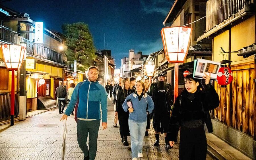 Kyoto: Gion Hidden Gems & Geisha Culture Tour - Why this Gion walk works best at night