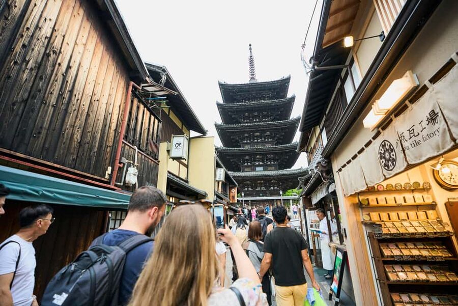 Kyoto: Gion Hidden Gems & Geisha Culture Tour - Hanamikoji Street and the chance to see a geiko