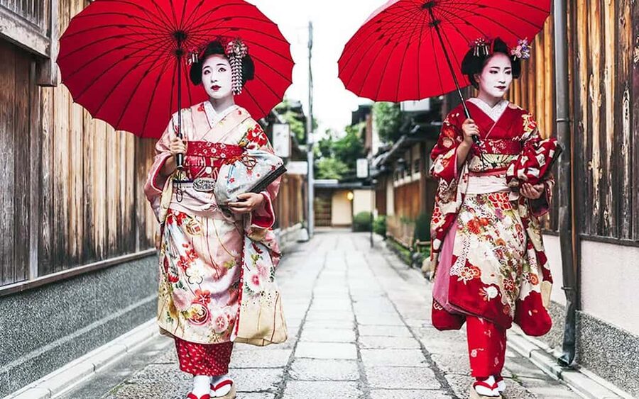 Kyoto: Gion Hidden Gems & Geisha Culture Tour - Gion Shirakawa and the canal-side opening