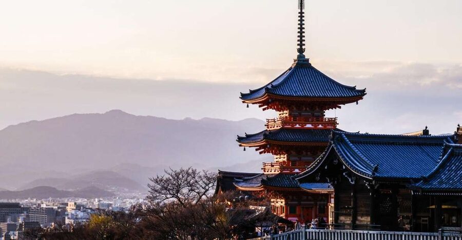Kyoto: Historic Higashiyama Walking Tour - Walking beneath Fushimi Inari’s red torii