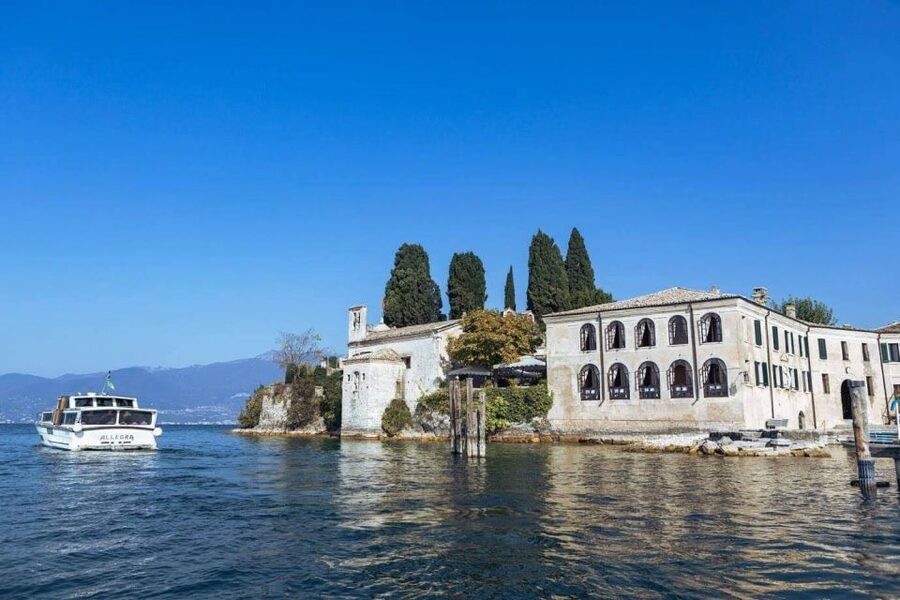 Lake Garda: Historic Castle Cruise with Wine Tasting - Lazise and the eastern shore by speedboat