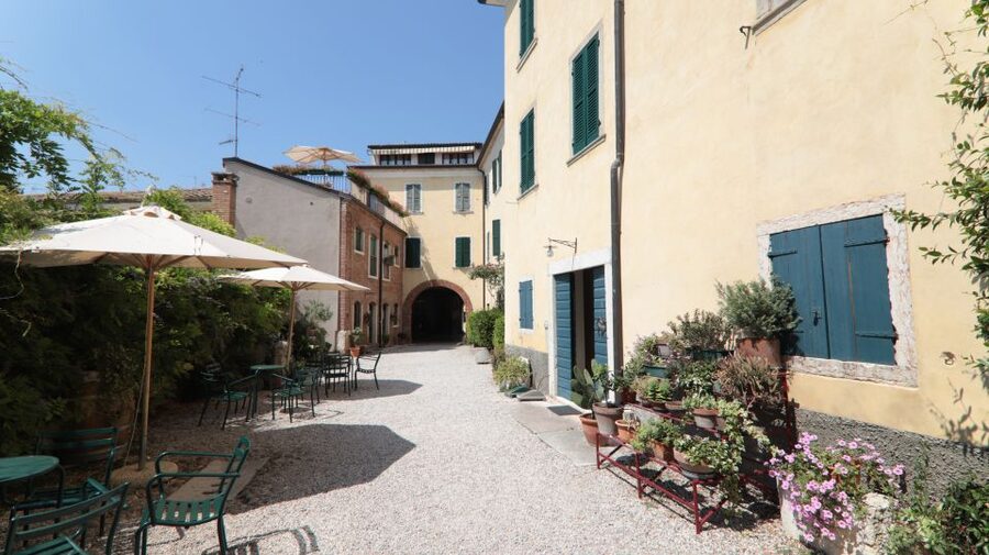 Lazise: Historical Center Wine Tasting Tour - The Six-Wine Progression