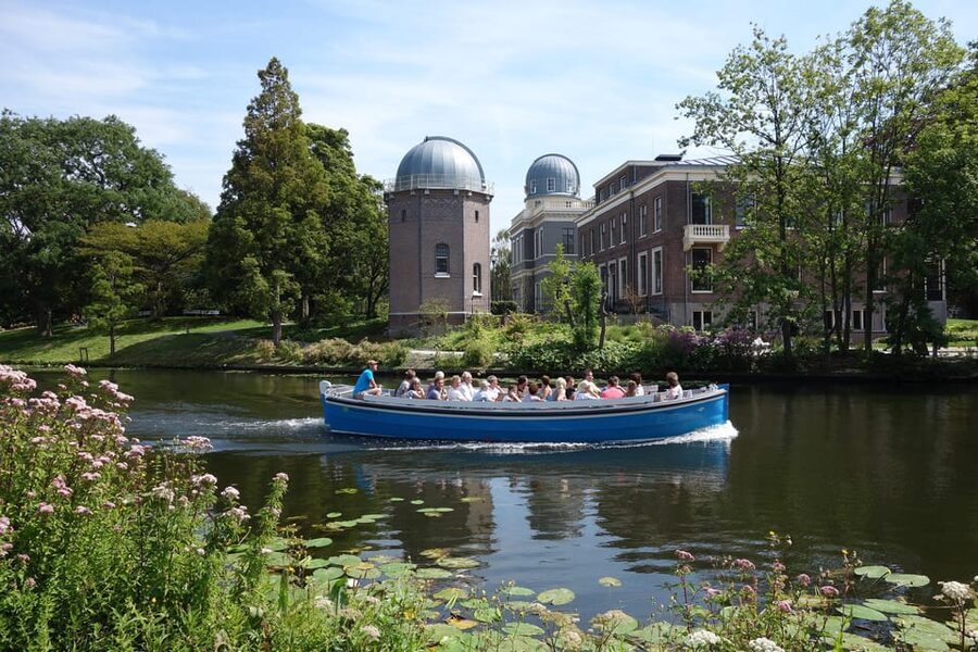 Leiden: Cruise through the Historic City Center with Guide - Practical limits: hearing, seating, and access