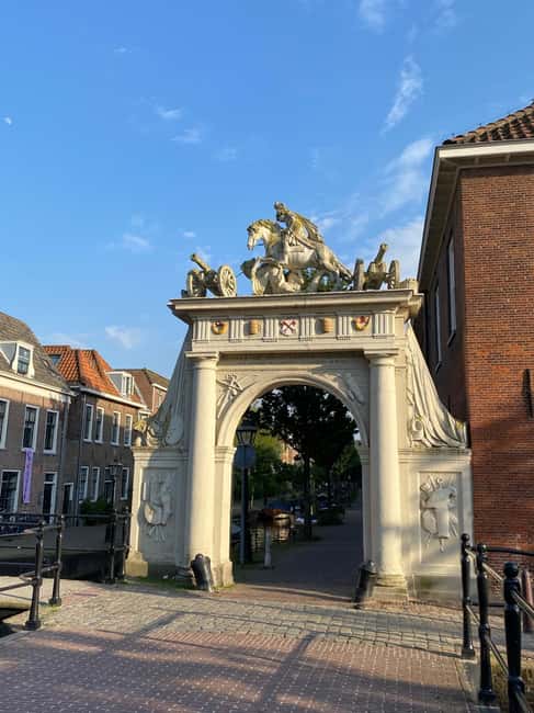 Leiden: Historical and Fun City Tour in German, English, or Dutch - Rapenburg, Siebold, and the garden connection