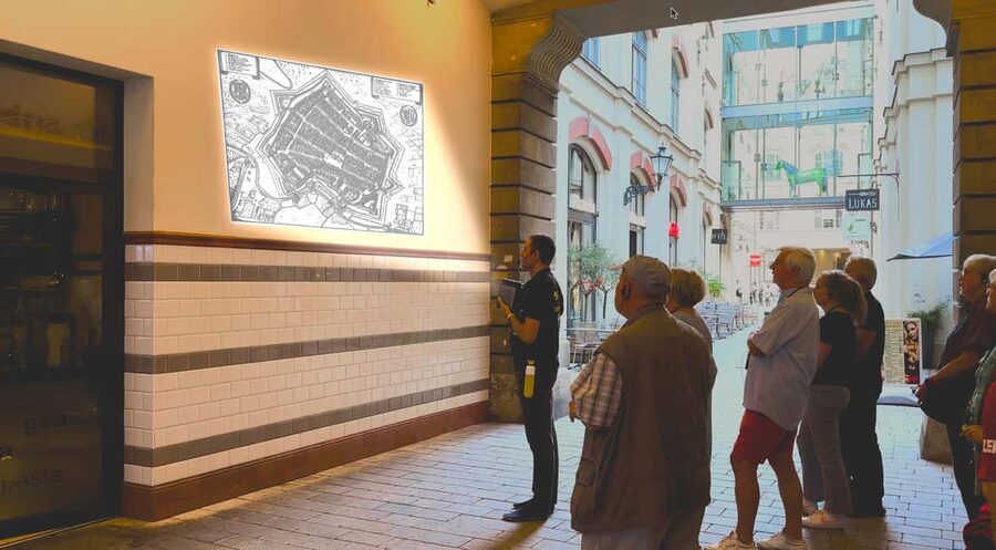 Leipzig: fresh city tour 2.0 - We bring history to life! - Starting at Höfe am Brühl