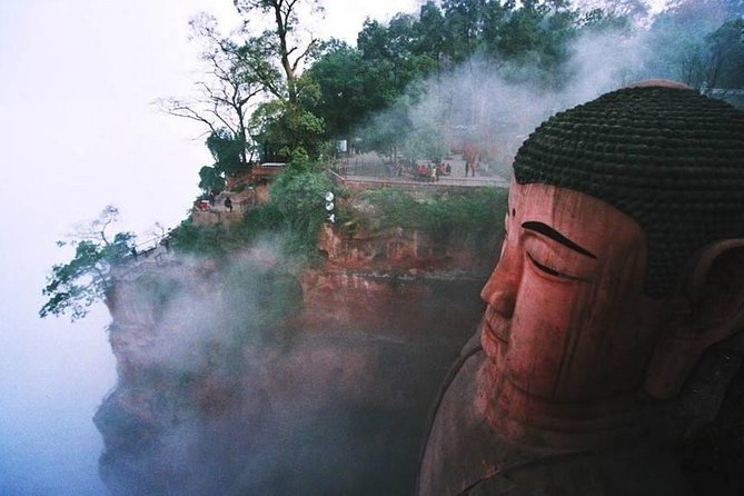 Leshan Giant Buddha and Huanglongxi Ancient Town Day Trip - Two ways to see the statue
