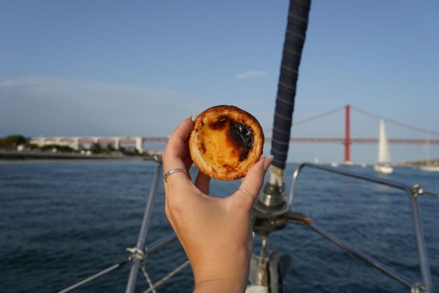 Lisbon: Daytime or Sunset Boat Cruise with History and Wine - The south bank and Ponto Final