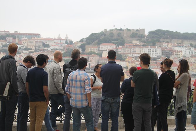 Lisbon Essential Walking Tour: History, Stories and Lifestyle - San Roque: plain outside, ornate inside