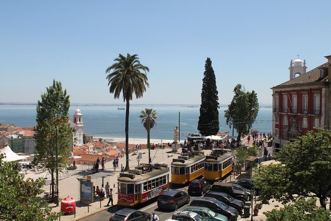 Lisbon Essential Walking Tour: History, Stories and Lifestyle - Baixa: coffee, pastry, and a look at the rebuilt city