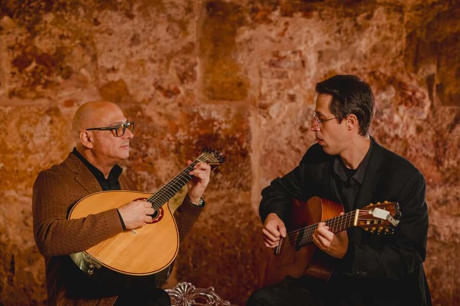 Lisbon: Fado Show and Wine inside Medieval Walls - Why the Portuguese guitar deserves your attention