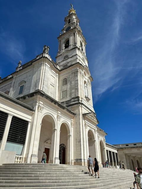Lisbon: Fátima & Holy Eucaristy Miracle Relic, Spiritual Day - Why Santarém makes this day different