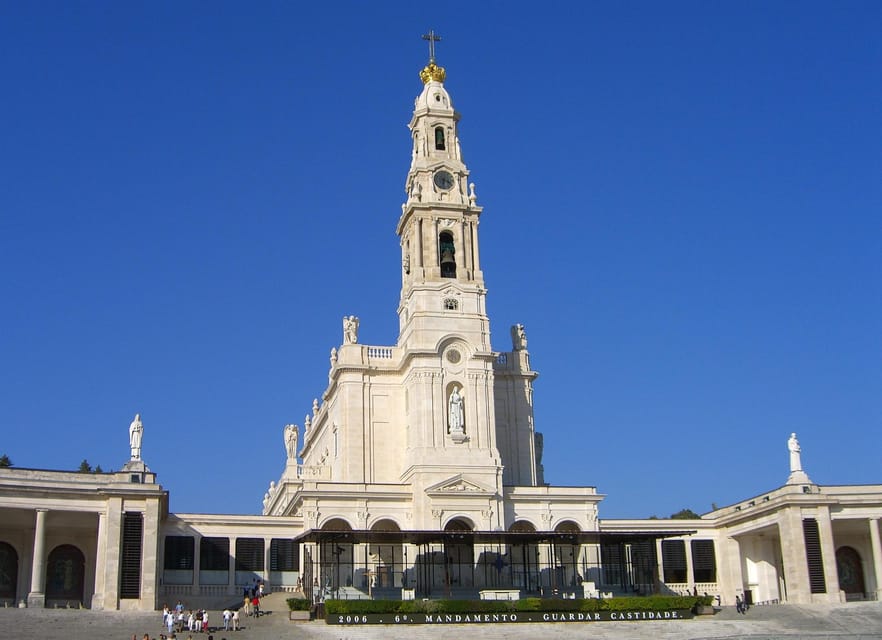 Lisbon: Fátima & Holy Eucaristy Miracle Relic, Spiritual Day - The Porta do Sol Garden and Santarém views