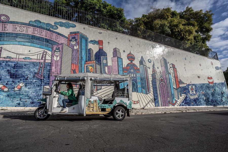 Lisbon: Guided Tuk-Tuk Tour Along the Historic Tram Line 28 - Why take a tuk-tuk instead of Tram 28?