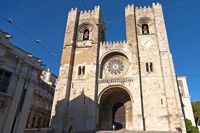 Lisbon Highlights - Private Tour with Van and Local Guide - Lisbon Cathedral and the road to Baixa