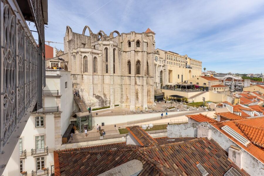 Lisbon: History, Stories and Lifestyle Walking Tour - Santa Justa and Baixa show the city rebuilt