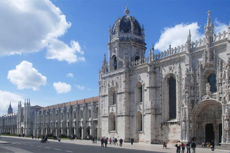 Lisbon in One Day: Full-Day Minivan Historic Tour - Why this route works in a city of hills