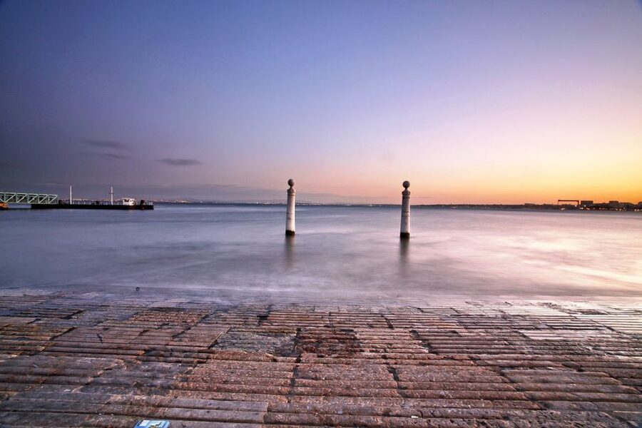 Lisbon in One Day: Full-Day Minivan Historic Tour - What the guide adds to the day