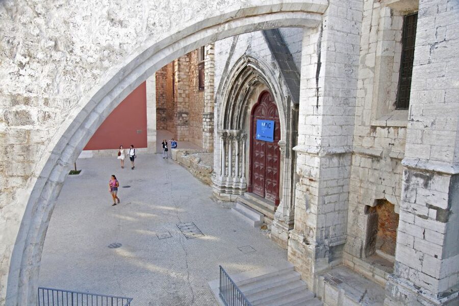 Lisbon: Jewish History Private Tour - Baixa and Commerce Square: a city rebuilt after disaster