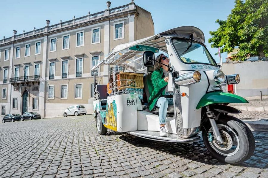Lisbon on a Tuk Tuk Tour: History & Viewpoints - Key points at a glance
