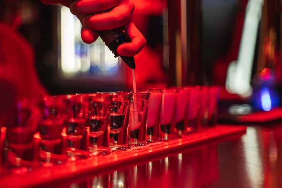 Lisbon: Private Dark History Walking Tour with Drinks - Starting at Largo do Carmo after dark