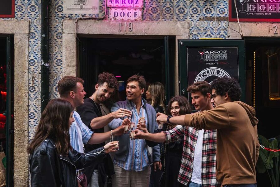 Lisbon: Private Dark History Walking Tour with Drinks - What the private format really gives you