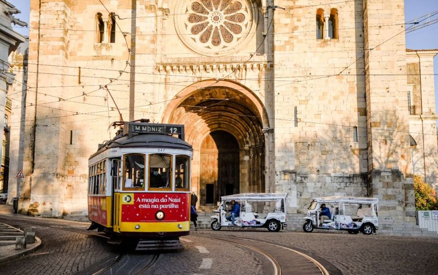 Lisbon: Private Historic Tour by Eco Tuk Tuk - Graça, São Vicente, and the National Pantheon