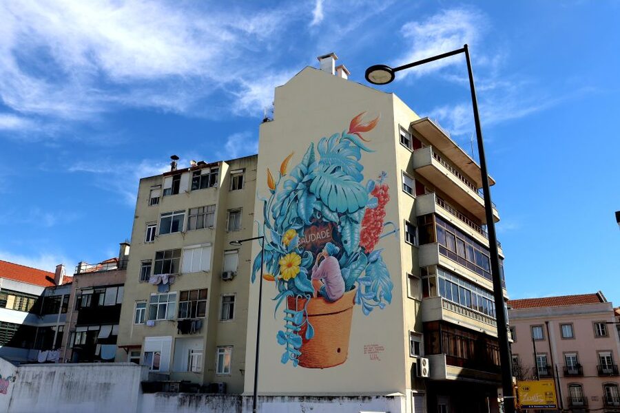 Lisbon: Street Art and Historical Walking Tour - What the small group adds to the walk