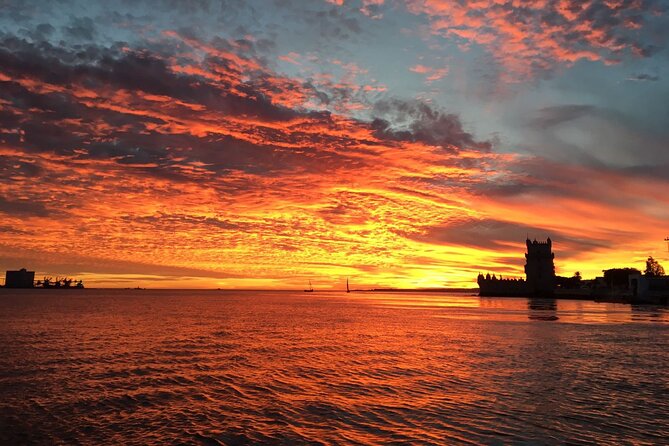 Lisbon Sunset Sailing with Portuguese Wine and History - Why a sunset sail suits Lisbon