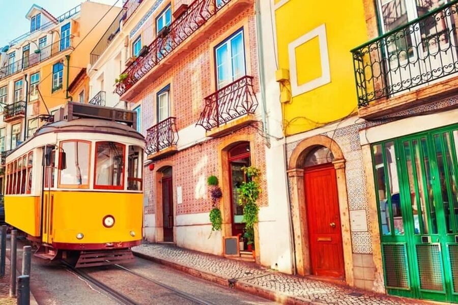 Lisbon: Tuk-Tuk Tour Historical Alfama old town private tour - Key points to know before you book