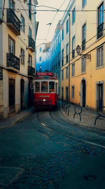 Lisbon: Tuk-Tuk Tour Historical Alfama old town private tour - Saint Anthony and Lisbon Cathedral