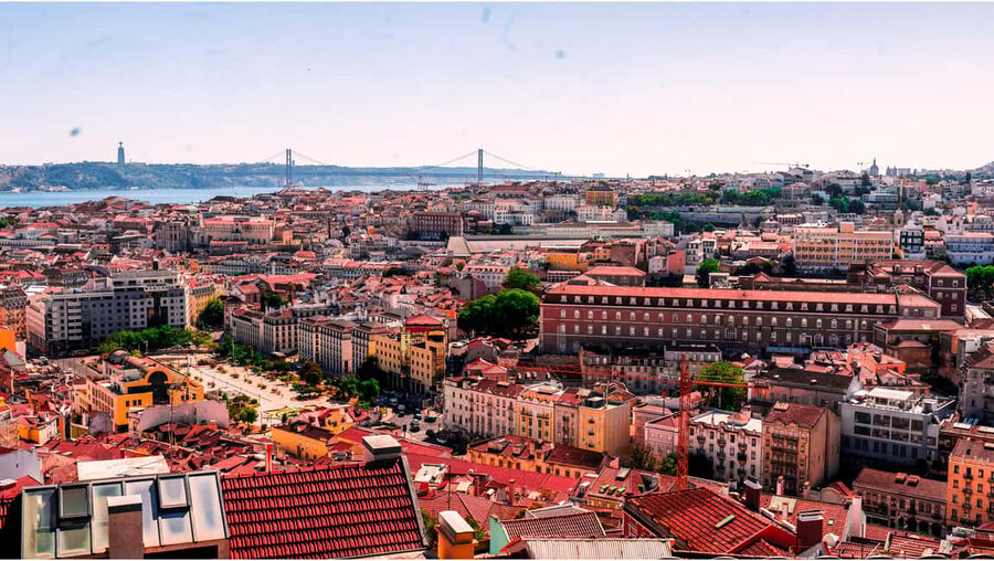 Lisbon: Tuk-Tuk Tour Historical Alfama old town private tour - Santa Luzia and Portas do Sol